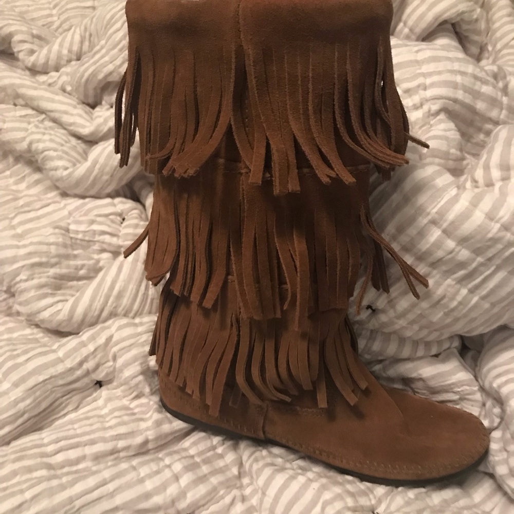 Minnetonka suede fringe boots